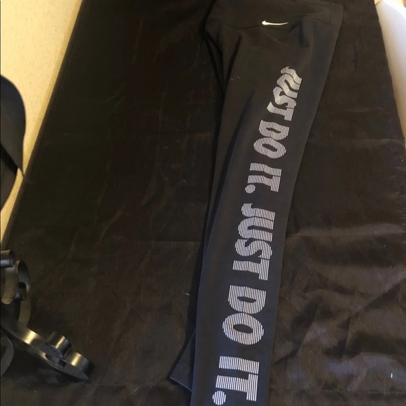 Nike leggings - Picture 2 of 3